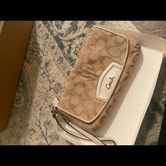 Coach Wristlet - Picture 3 of 6